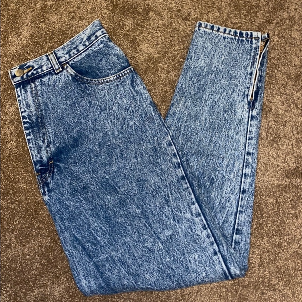 Vintage Mom Jeans! Fit like a size 6! Acid wash!